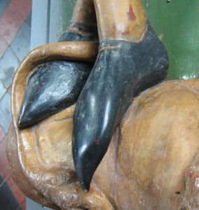 Much Marcle St Bartholomew Walter de Helyon 1350 shoes